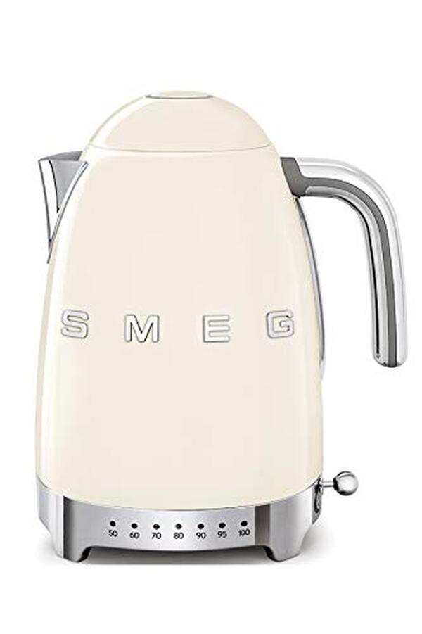 Découvrez notre test complet de la bouilloire Smeg KLF04CREU : performance, design et praticité au rendez-vous pour un usage quotidien optimal.