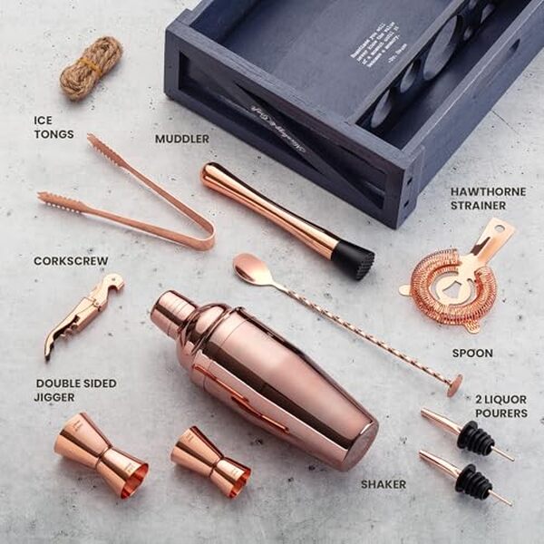 Découvrez notre test complet du kit shakers à cocktail Mixology & Craft. Équipez-vous de ce set de 11 pièces avec un support en bois rustique pour sublimer vos soirées et épater vos convives.