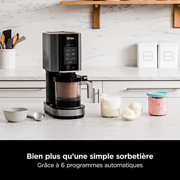 Explorez notre test détaillé de la machine à glace Ninja Creami NC300EU avec ses 7 programmes révolutionnaires pour des desserts glacés parfaits faits maison.