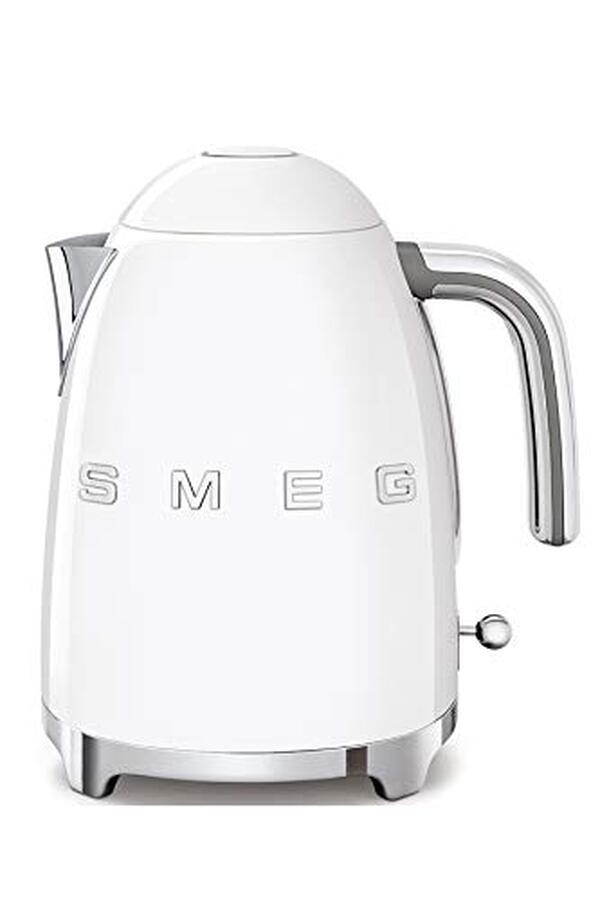Découvrez notre test détaillé de la bouilloire Smeg KLF03WHEU : puissance 2400W, design rétro et qualité. Avis complet et caractéristiques.