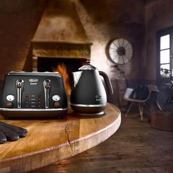 Découvrez notre test complet de la bouilloire électrique De'Longhi noire : puissance, design et fonctionnalités pour un choix d'achat avisé.