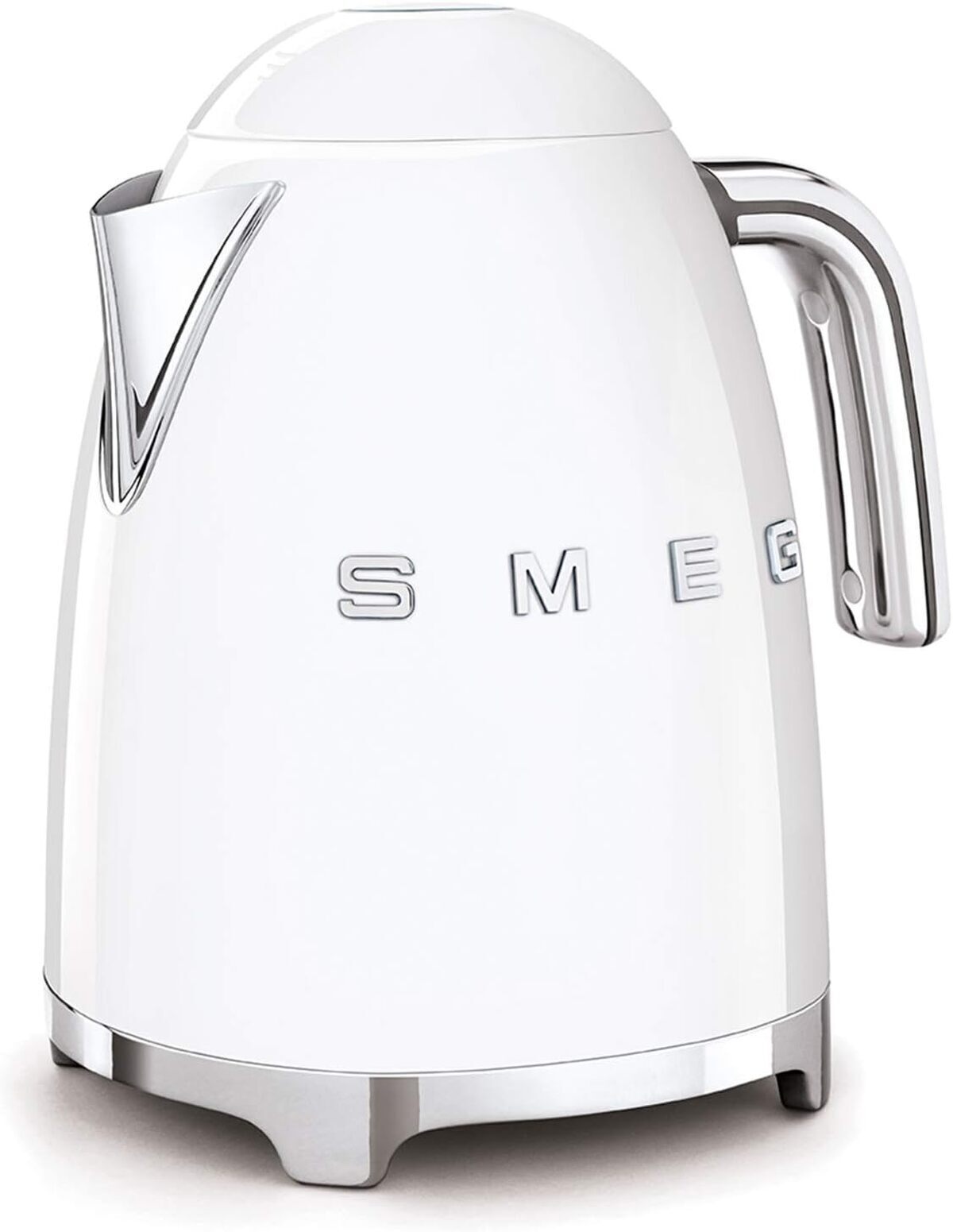 Test : bouilloire Smeg KLF03WHEU, puissance et design à 2400W
