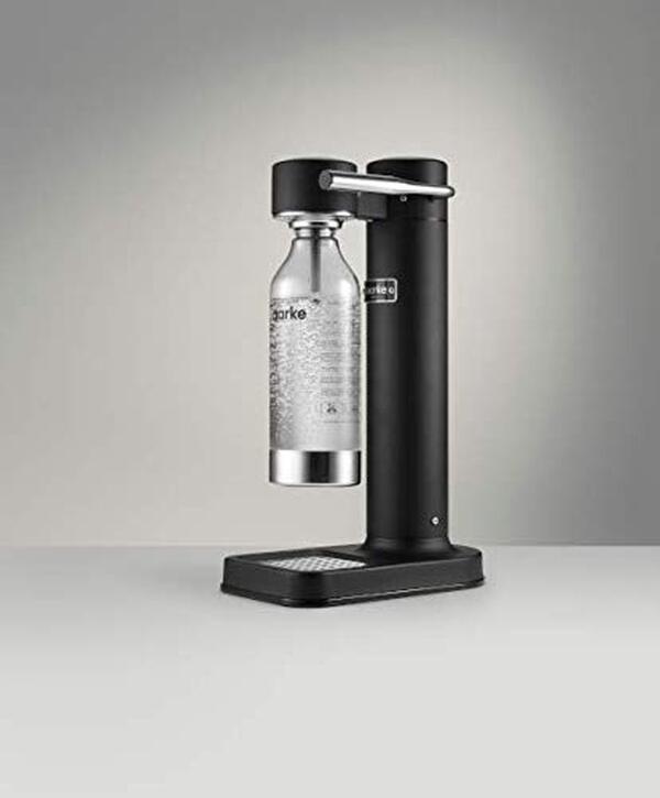 Découvrez notre test complet de la machine Aarke Carbonator II : design premium, facilité d'utilisation et eau pétillante de qualité pour votre cuisine.